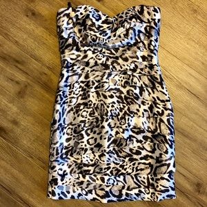 ✨Strapless leopard print Bebe dress ✨